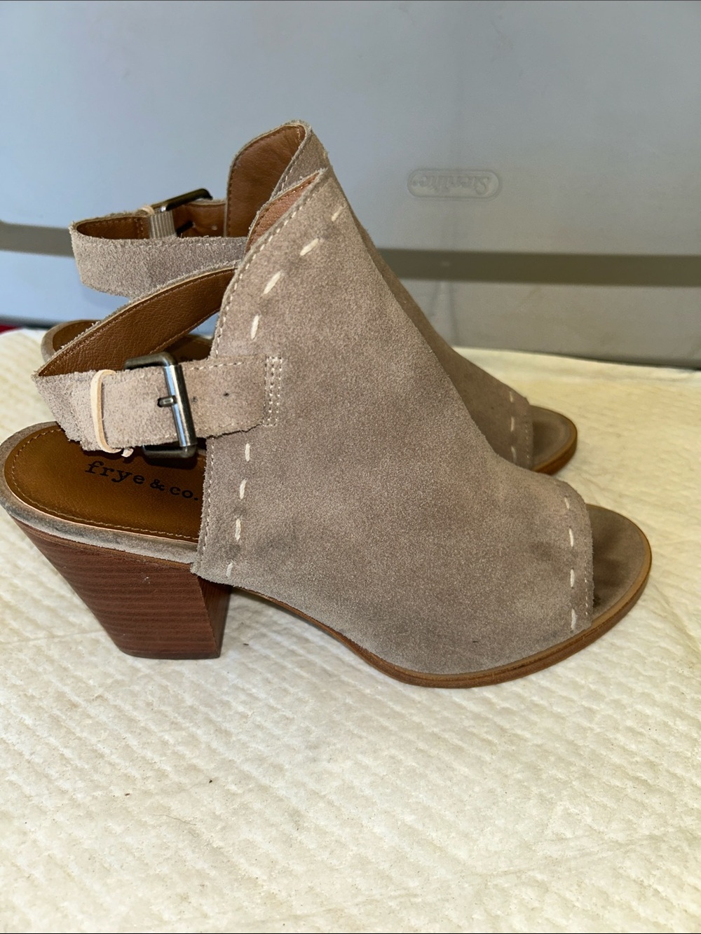 FRYE AND CO. Beige Suede Women's Sandals
